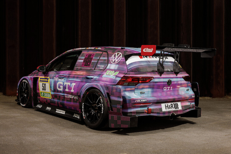 Volkswagen świętuje 50 lat Golfa podczas  24-godzinnego wyścigu na torze Nürburgring