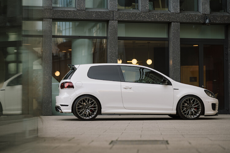 Volkswagen Golf VI – bogate wyposażenie standardowe i wysoki poziom bezpieczeństwa