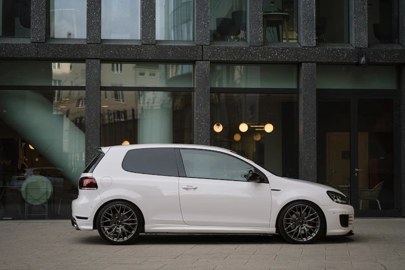 Volkswagen Golf VI – bogate wyposażenie standardowe i wysoki poziom bezpieczeństwa - 9.
