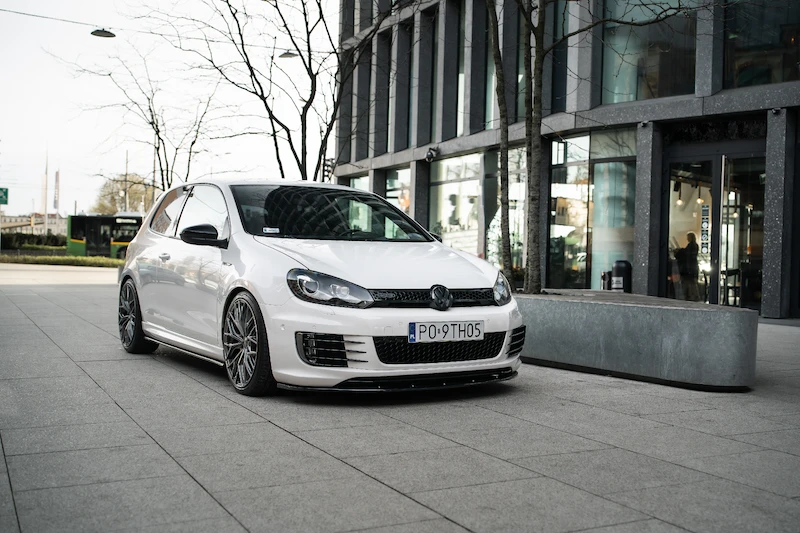 Volkswagen Golf VI – bogate wyposażenie standardowe i wysoki poziom bezpieczeństwa - 3.