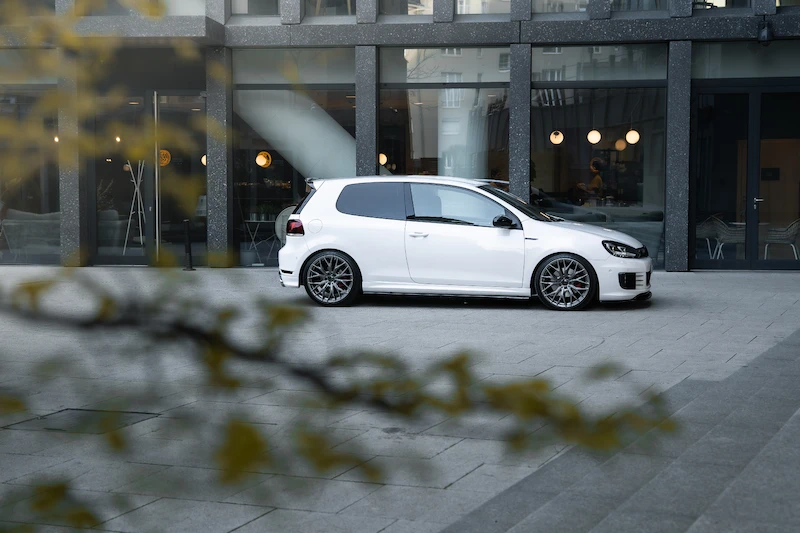 Volkswagen Golf VI – bogate wyposażenie standardowe i wysoki poziom bezpieczeństwa - 8.