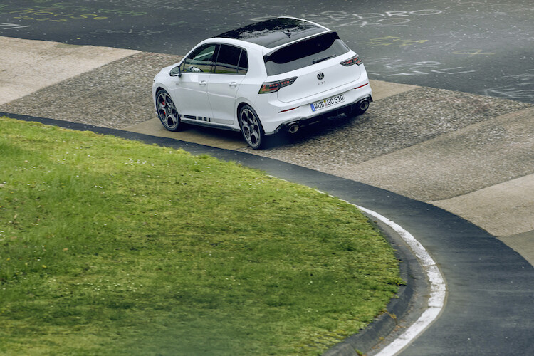 Światowa premiera podczas wyścigu 24 h: Volkswagen prezentuje nowego Golfa GTI Clubsport na Nürburgringu 