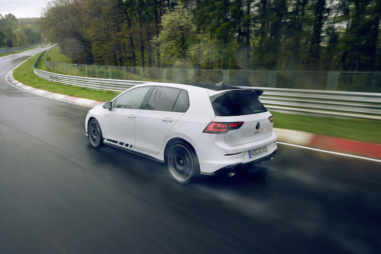 Światowa premiera podczas wyścigu 24 h: Volkswagen prezentuje nowego Golfa GTI Clubsport na Nürburgringu 
