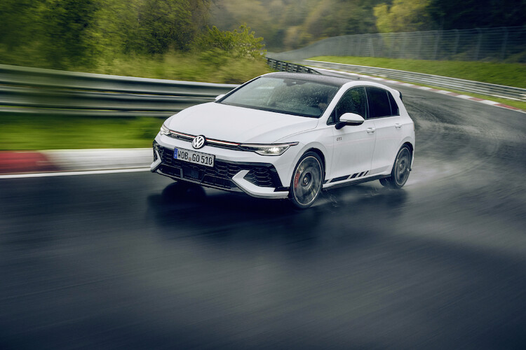 Światowa premiera podczas wyścigu 24 h: Volkswagen prezentuje nowego Golfa GTI Clubsport na Nürburgringu 