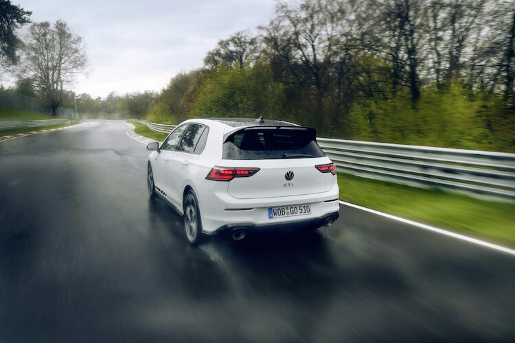 Światowa premiera podczas wyścigu 24 h: Volkswagen prezentuje nowego Golfa GTI Clubsport na Nürburgringu 
