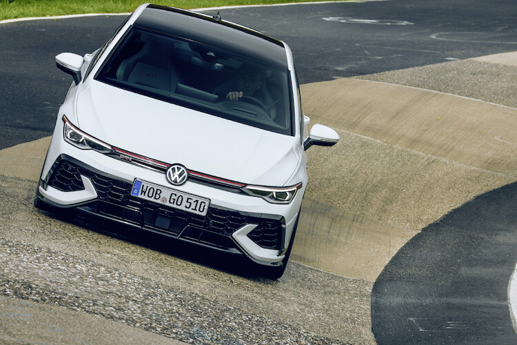Światowa premiera podczas wyścigu 24 h: Volkswagen prezentuje nowego Golfa GTI Clubsport na Nürburgringu 