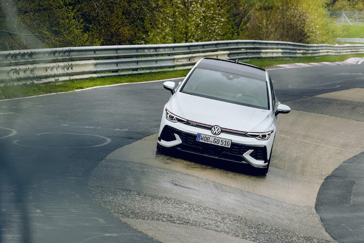 Światowa premiera podczas wyścigu 24 h: Volkswagen prezentuje nowego Golfa GTI Clubsport na Nürburgringu 