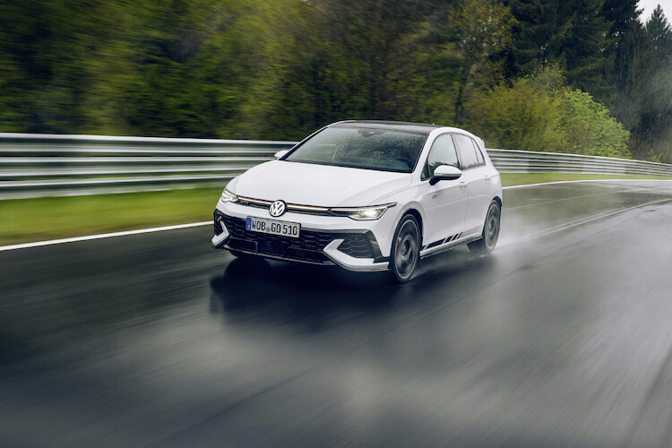 Światowa premiera podczas wyścigu 24 h: Volkswagen prezentuje nowego Golfa GTI Clubsport na Nürburgringu 