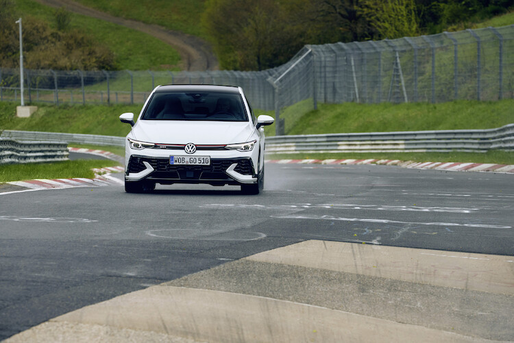 Światowa premiera podczas wyścigu 24 h: Volkswagen prezentuje nowego Golfa GTI Clubsport na Nürburgringu 
