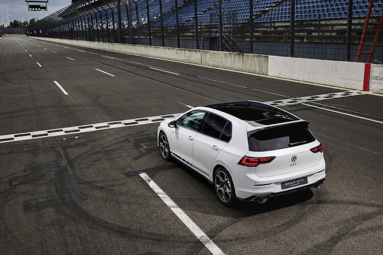Światowa premiera podczas wyścigu 24 h: Volkswagen prezentuje nowego Golfa GTI Clubsport na Nürburgringu 