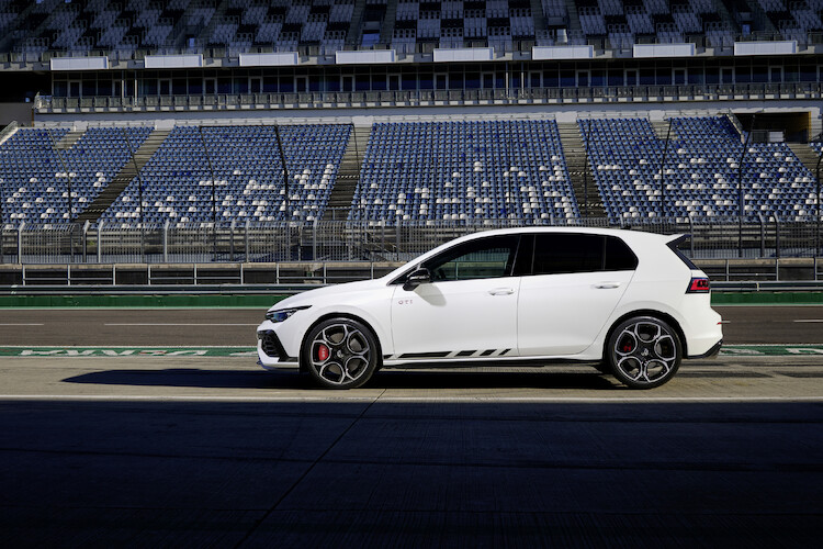 Światowa premiera podczas wyścigu 24 h: Volkswagen prezentuje nowego Golfa GTI Clubsport na Nürburgringu 