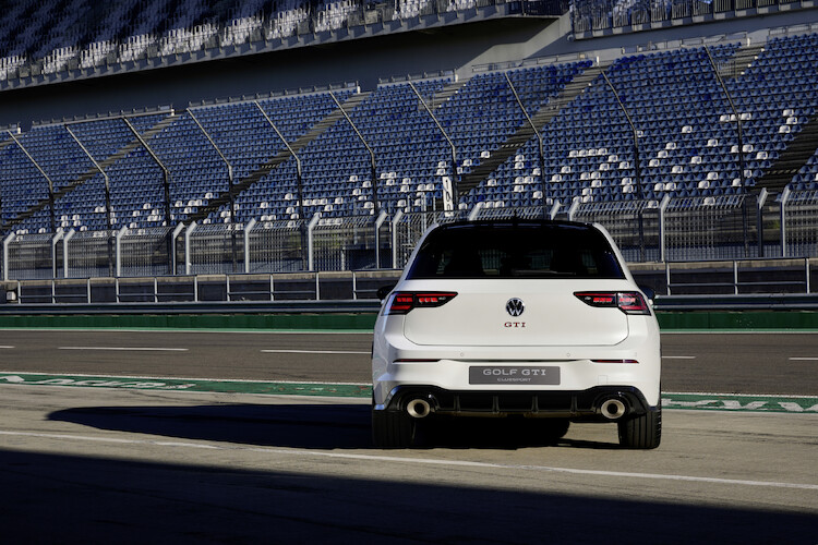 Światowa premiera podczas wyścigu 24 h: Volkswagen prezentuje nowego Golfa GTI Clubsport na Nürburgringu 