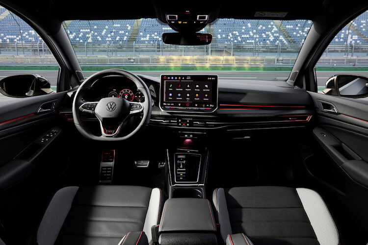 Światowa premiera podczas wyścigu 24 h: Volkswagen prezentuje nowego Golfa GTI Clubsport na Nürburgringu 