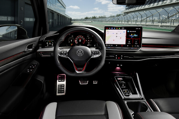 Światowa premiera podczas wyścigu 24 h: Volkswagen prezentuje nowego Golfa GTI Clubsport na Nürburgringu 