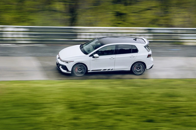 Światowa premiera podczas wyścigu 24 h: Volkswagen prezentuje nowego Golfa GTI Clubsport na Nürburgringu  - 33.