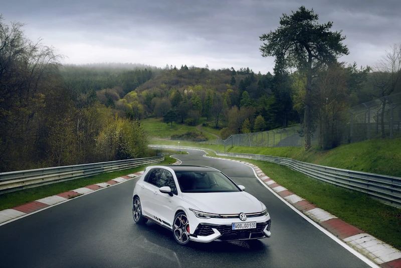 Światowa premiera podczas wyścigu 24 h: Volkswagen prezentuje nowego Golfa GTI Clubsport na Nürburgringu  - 18.