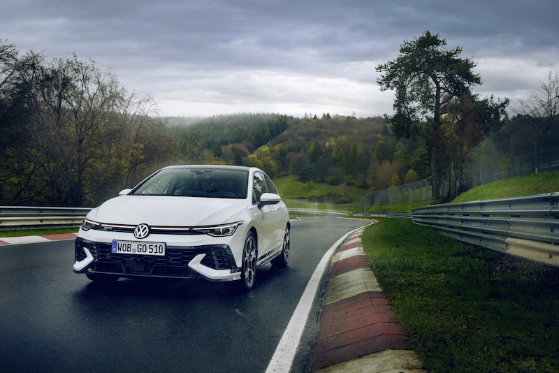 Światowa premiera podczas wyścigu 24 h: Volkswagen prezentuje nowego Golfa GTI Clubsport na Nürburgringu  - 17.