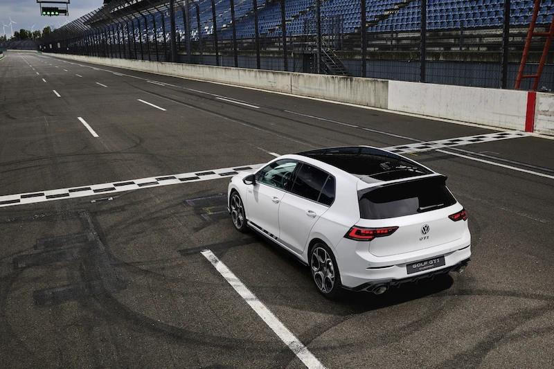 Światowa premiera podczas wyścigu 24 h: Volkswagen prezentuje nowego Golfa GTI Clubsport na Nürburgringu  - 5.