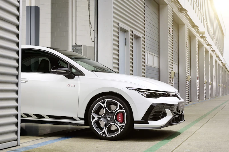 Światowa premiera podczas wyścigu 24 h: Volkswagen prezentuje nowego Golfa GTI Clubsport na Nürburgringu  - 8.