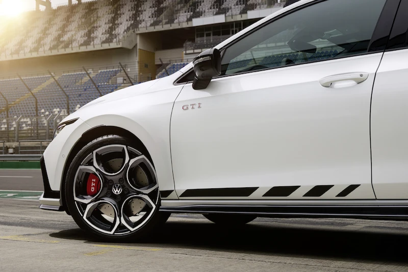 Światowa premiera podczas wyścigu 24 h: Volkswagen prezentuje nowego Golfa GTI Clubsport na Nürburgringu  - 6.