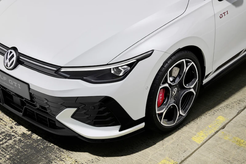 Światowa premiera podczas wyścigu 24 h: Volkswagen prezentuje nowego Golfa GTI Clubsport na Nürburgringu  - 7.