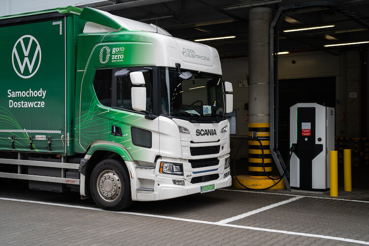 Volkswagen Poznań poszerzy flotę w pełni elektrycznych ciężarówek obsługujących dostawy do fabryk