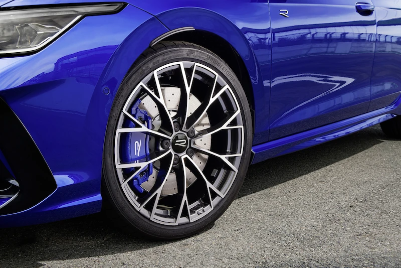 Mniejsza masa i wyjątkowy wygląd: nowe wyczynowe aluminiowe felgi Volkswagen R