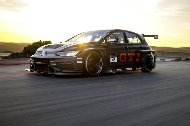 Volkswagen świętuje z fanami światową premierę GTI podczas 24-godzinnego wyścigu na torze Nürburgring - 6.