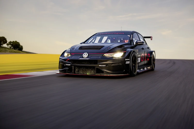 Volkswagen świętuje z fanami światową premierę GTI podczas 24-godzinnego wyścigu na torze Nürburgring - 4.