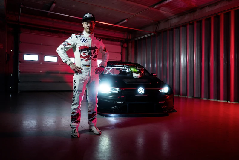 Volkswagen świętuje z fanami światową premierę GTI podczas 24-godzinnego wyścigu na torze Nürburgring - 10.