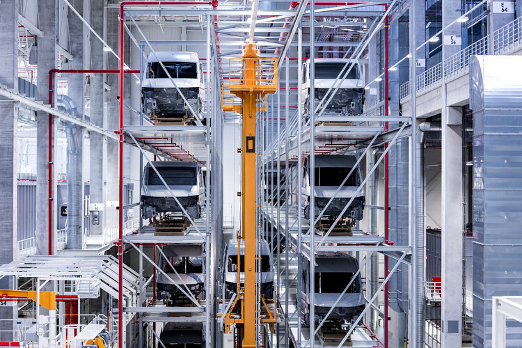 Volkswagen Poznań: Rekord produkcji w 2024 roku i liczne wyzwania na horyzoncie