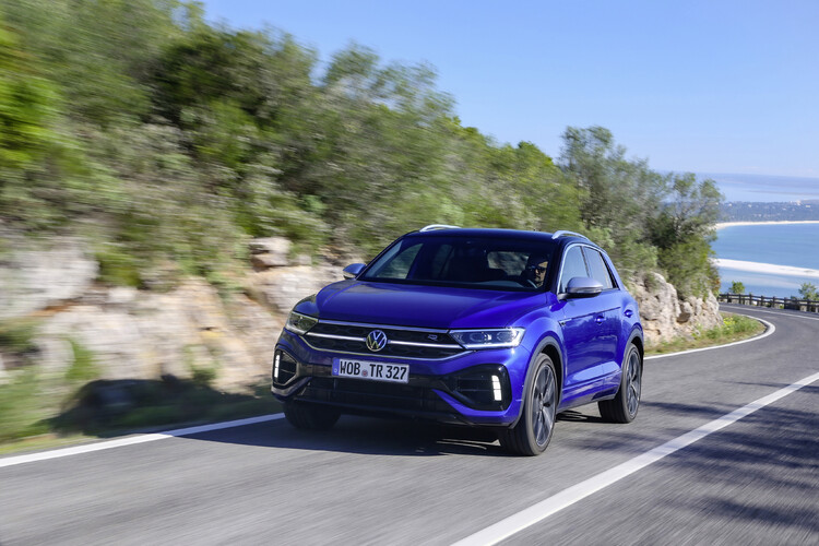 Sportowe modele Volkswagena bardziej przystępne: marka z Wolfsburga obniża ceny odmian GTI i R