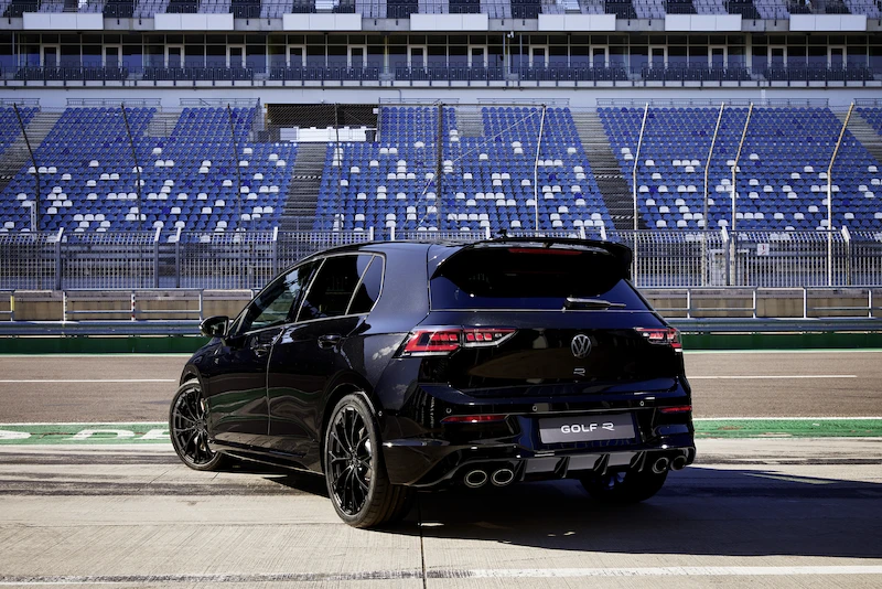 Sportowe modele Volkswagena bardziej przystępne: marka z Wolfsburga obniża ceny odmian GTI i R - 3.