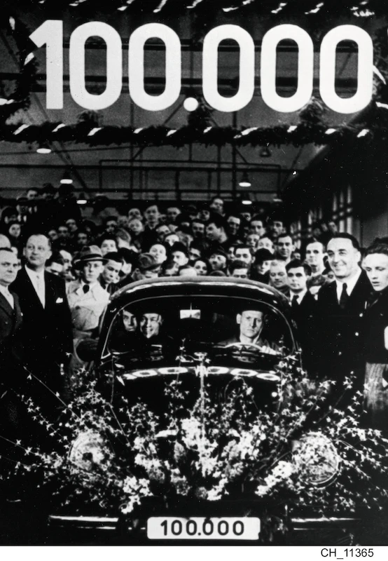 75 lat temu pierwszy egzemplarz Garbusa zjechał z taśmy z fabryki Volkswagena poza Niemcami - 17.