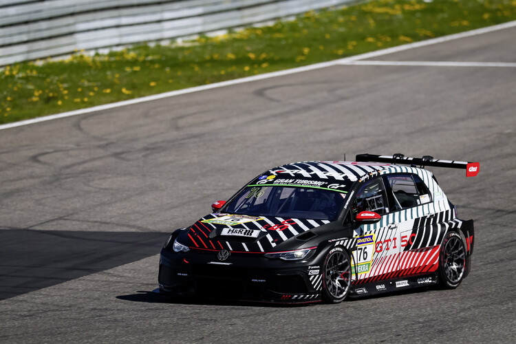 Festiwal Volkswagena Golfa GTI podczas weekendu wyścigowego 24h ADAC na torze Nürburgring