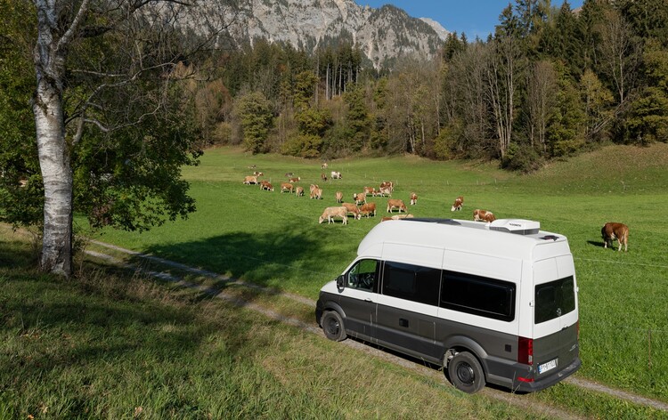 „Austria na czterech kółkach” – nowy przewodnik dla miłośników kamperowych podróży od Volkswagena i Wydawnictwa Pascal