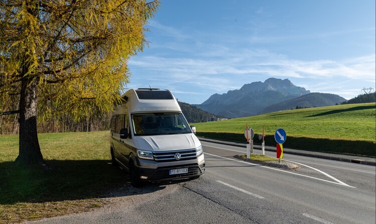 „Austria na czterech kółkach” – nowy przewodnik dla miłośników kamperowych podróży od Volkswagena i Wydawnictwa Pascal