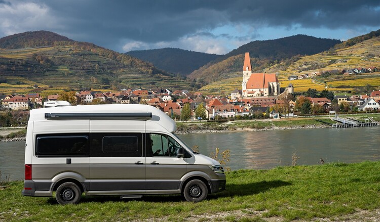 „Austria na czterech kółkach” – nowy przewodnik dla miłośników kamperowych podróży od Volkswagena i Wydawnictwa Pascal