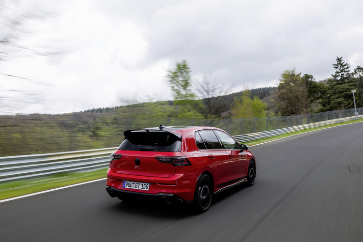 Volkswagen prezentuje Golfa GTI EDITION 50 – najmocniejszą produkowaną seryjnie wersję tego auta