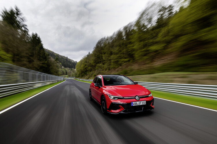 Volkswagen prezentuje Golfa GTI EDITION 50 – najmocniejszą produkowaną seryjnie wersję tego auta
