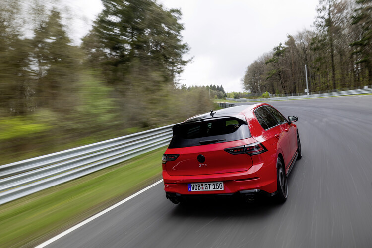 Volkswagen prezentuje Golfa GTI EDITION 50 – najmocniejszą produkowaną seryjnie wersję tego auta