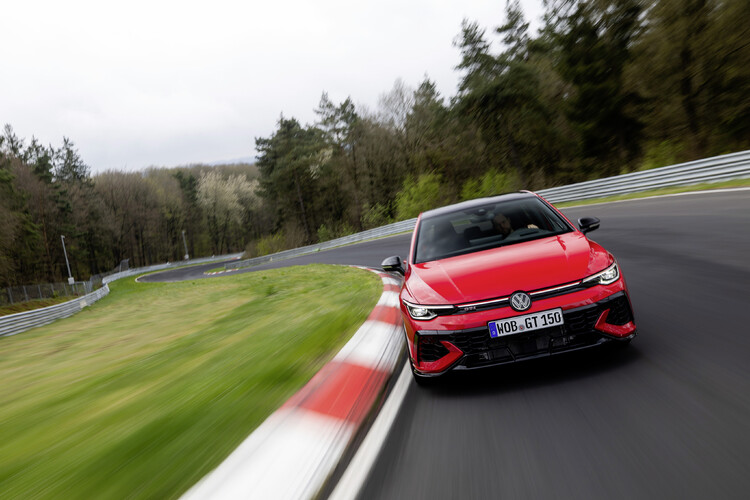 Volkswagen prezentuje Golfa GTI EDITION 50 – najmocniejszą produkowaną seryjnie wersję tego auta