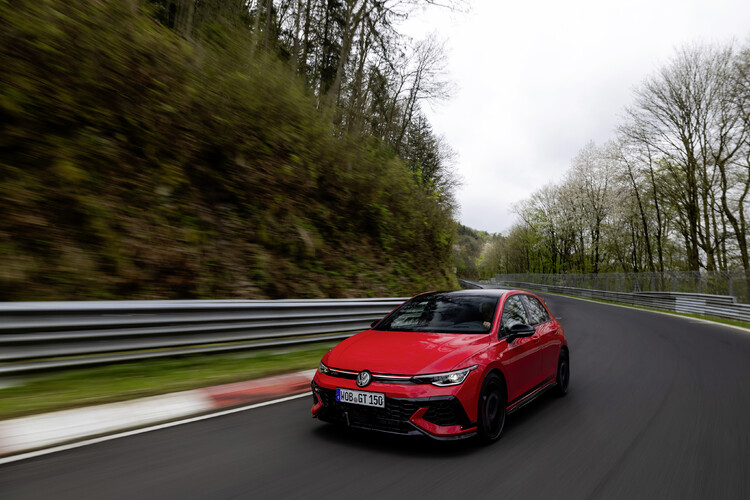 Volkswagen prezentuje Golfa GTI EDITION 50 – najmocniejszą produkowaną seryjnie wersję tego auta