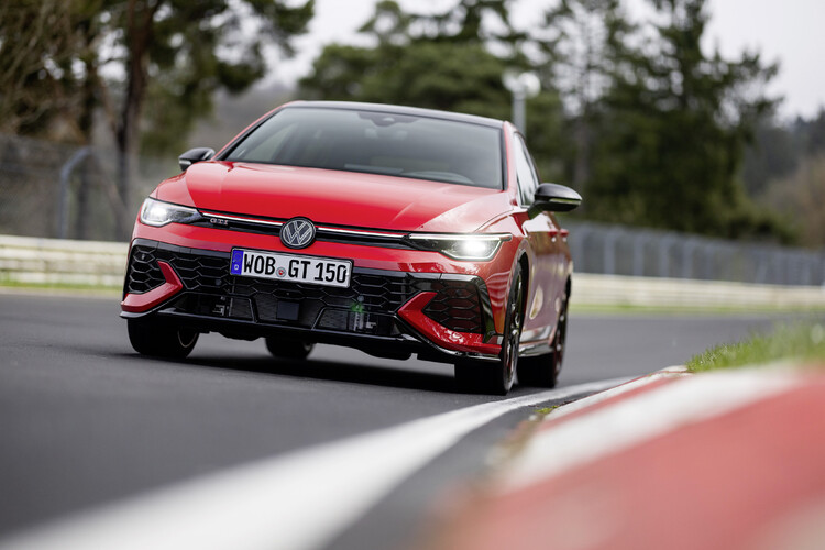 Volkswagen prezentuje Golfa GTI EDITION 50 – najmocniejszą produkowaną seryjnie wersję tego auta