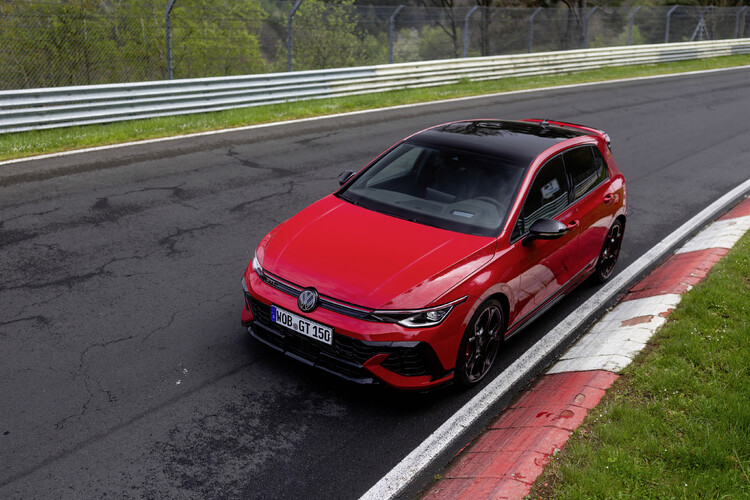 Volkswagen prezentuje Golfa GTI EDITION 50 – najmocniejszą produkowaną seryjnie wersję tego auta