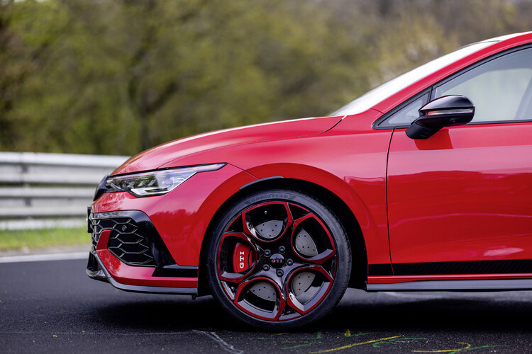 Volkswagen prezentuje Golfa GTI EDITION 50 – najmocniejszą produkowaną seryjnie wersję tego auta