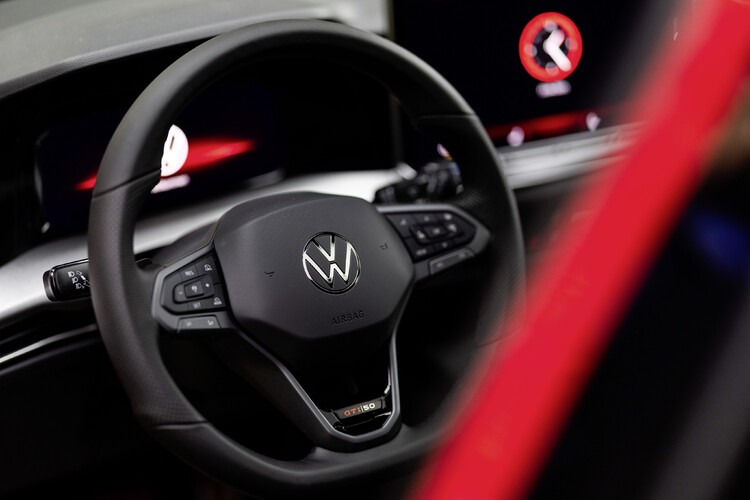Volkswagen prezentuje Golfa GTI EDITION 50 – najmocniejszą produkowaną seryjnie wersję tego auta