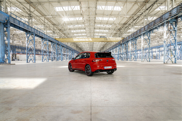 Volkswagen prezentuje Golfa GTI EDITION 50 – najmocniejszą produkowaną seryjnie wersję tego auta