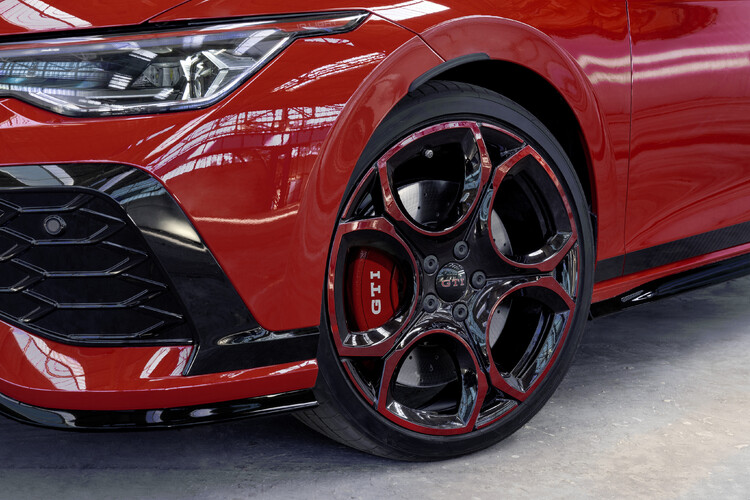 Volkswagen prezentuje Golfa GTI EDITION 50 – najmocniejszą produkowaną seryjnie wersję tego auta