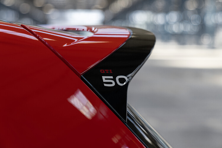 Volkswagen prezentuje Golfa GTI EDITION 50 – najmocniejszą produkowaną seryjnie wersję tego auta